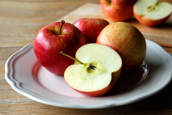 Makanan Buah Apel juga sangat bagus untuk penurun asam urat 