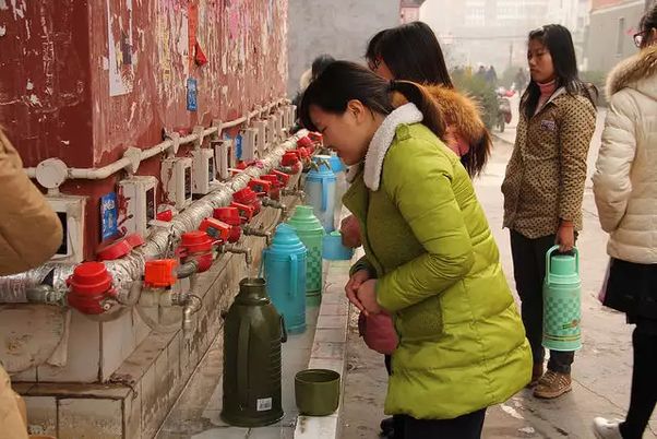 Ini Alasan Mengapa Orang China Suka Minum Air Panas